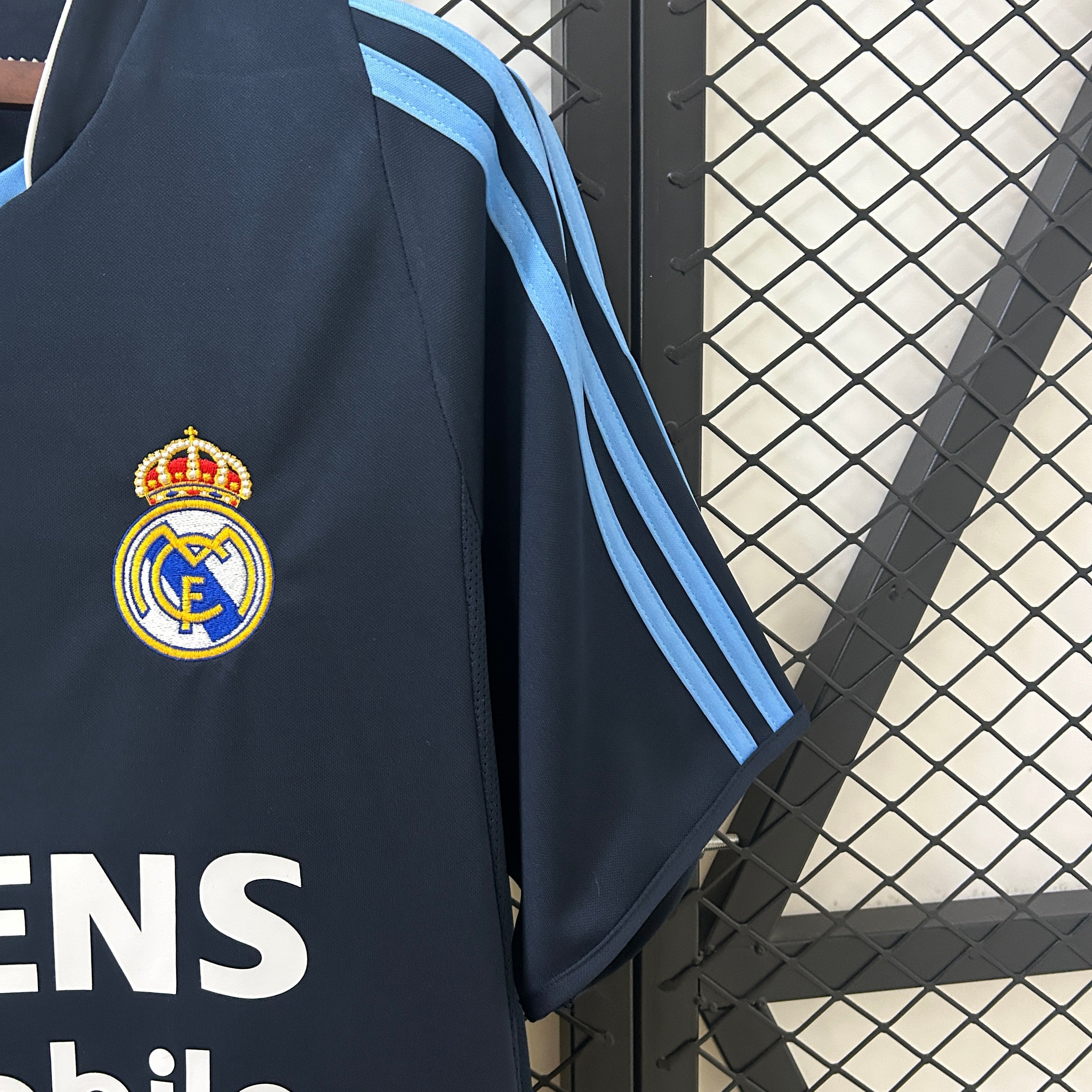 Real Madrid 2003–2004 Auswärtstrikot