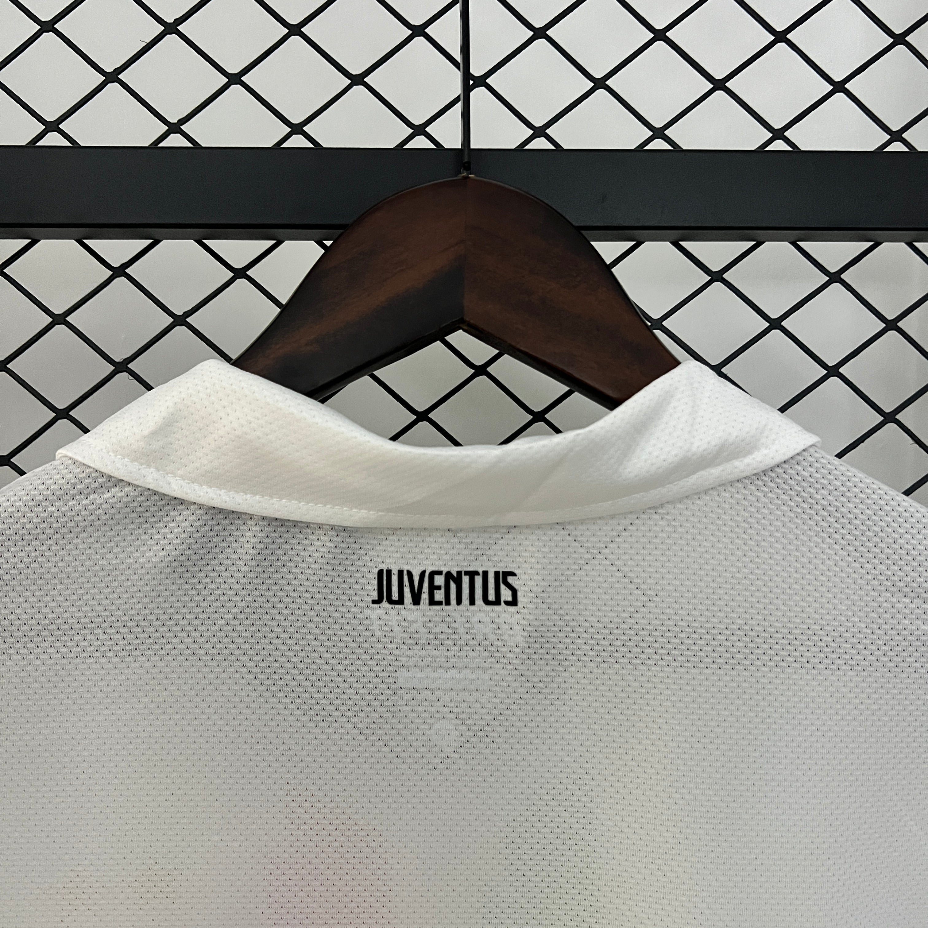 Juventus 2010 - 2011 Auswärtstrikot