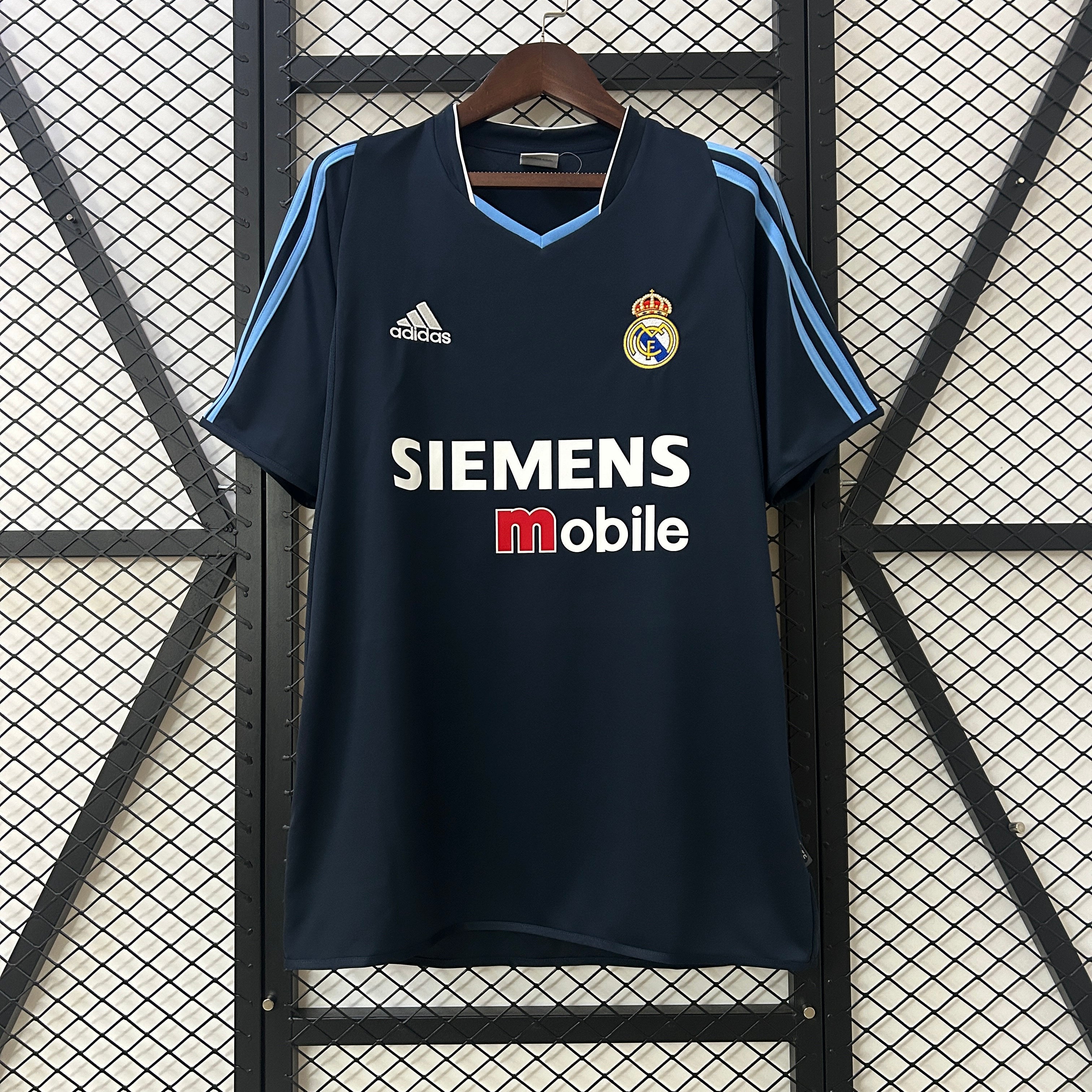 Real Madrid 2003–2004 Auswärtstrikot